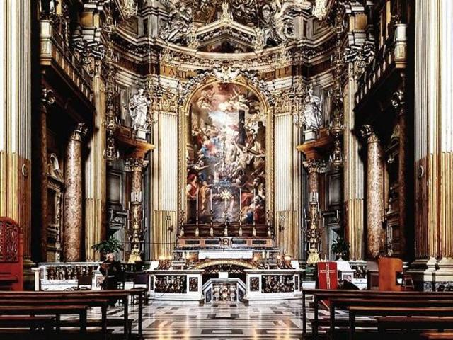 Or take a trip back in time at Basilica Santi Apostoli, Rome. So gorgeous. (Instagram/parisianinrome) 