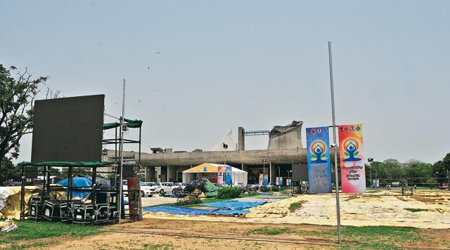 Tents put up at the Capitol Complex ahead of the International Yoga Day.(Ravi Kumar /HT Photo)