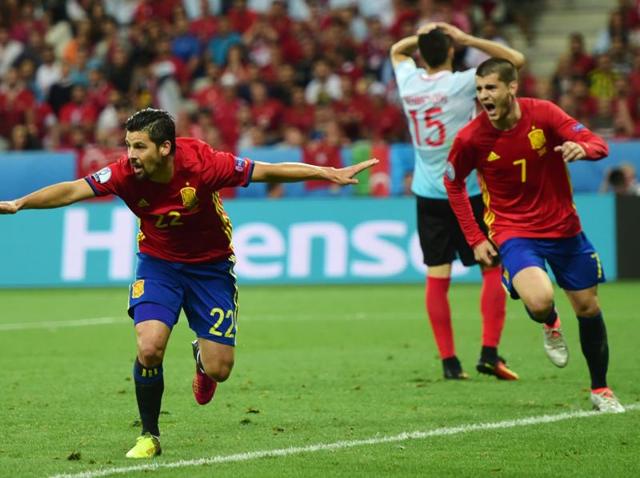 Spain's forward Nolito (L) celebrates after scoring during the Euro 2016 group D football match. (AFP photo) Spain's forward Nolito (L) celebrates after scoring during the Euro 2016 group D football match. (AFP photo)