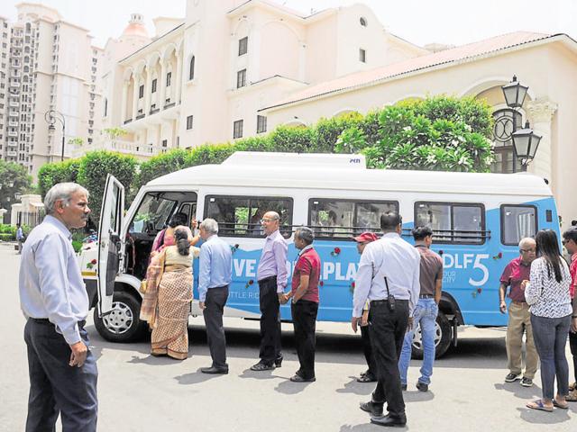 The service will start from Club Vita and pass through South Point Mall, The Summit, DLF 5 club, Westend Heights, The Icon, The Pinnacle, DLF Golf Course gate no 1, The Magnolias, The Aralias and The Belaire. (Parveen Kumar/HT Photo) The service will start from Club Vita and pass through South Point Mall, The Summit, DLF 5 club, Westend Heights, The Icon, The Pinnacle, DLF Golf Course gate no 1, The Magnolias, The Aralias and The Belaire. (Parveen Kumar/HT Photo)