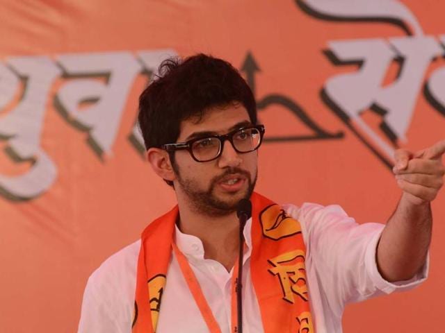 The party expects Aaditya to cast their net wider. Through Aaditya, the Sena also hopes to fight old perceptions about the Sena and hope that more people take to the partya Sena Aadhiveshan at Alibag(Hindustan Times photo)