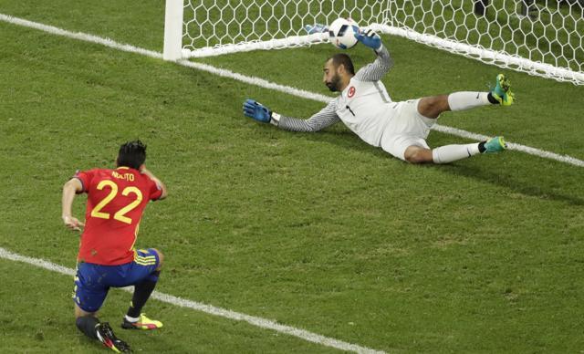 Spain's Nolito scores his side's second goal during the Euro 2016 Group D soccer match between Spain and Turkey at the Allianz Riviera stadium in Nice, France. (AP Photo) Spain's Nolito scores his side's second goal during the Euro 2016 Group D soccer match between Spain and Turkey at the Allianz Riviera stadium in Nice, France. (AP Photo)