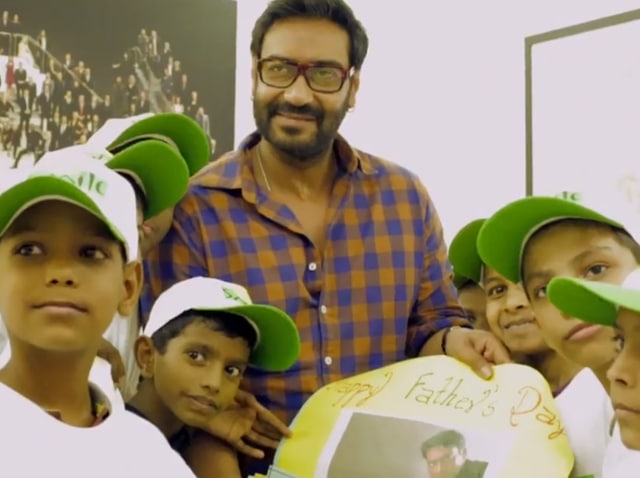 He met the children at his Juhu office, and later posted a video on Twitter.(Twitter)