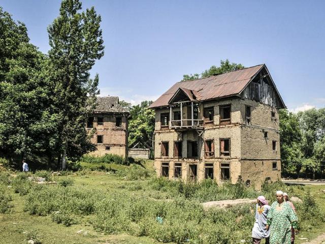 types of houses in kashmir