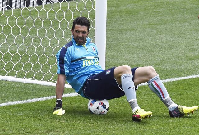 Italy's goalkeeper Gianluigi Buffon sits on a ball as he warms up before the Euro 2016 group E football match between Italy and Sweden at the Stadium Municipal in Toulouse. (AFP Photo) Italy's goalkeeper Gianluigi Buffon sits on a ball as he warms up before the Euro 2016 group E football match between Italy and Sweden at the Stadium Municipal in Toulouse. (AFP Photo)