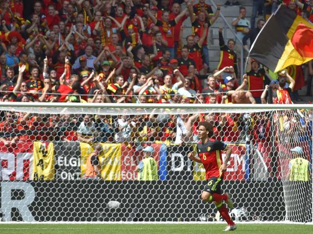 Axel Witsel sets off to celebrate after scoring. (AFP)