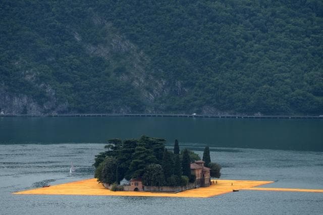 A picture shows a partial view of the monumental installation "The Floating Piers" created by artist Christo Vladimirov Javacheff and Jeanne-Claude, on June 16, 2016 during a press preview at the lake Iseo, northern Italy. (AFP) A picture shows a partial view of the monumental installation "The Floating Piers" created by artist Christo Vladimirov Javacheff and Jeanne-Claude, on June 16, 2016 during a press preview at the lake Iseo, northern Italy. (AFP)