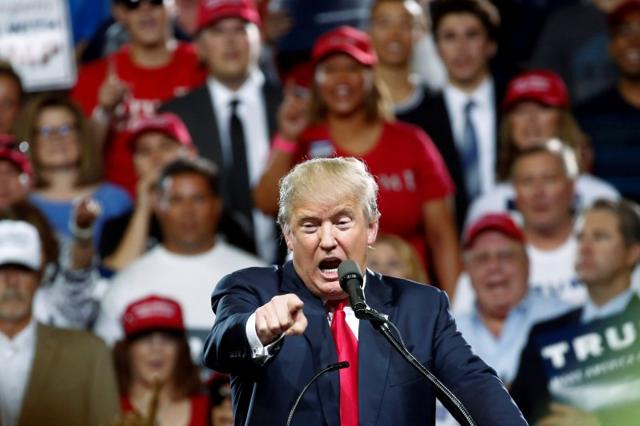 Republican US Presidential candidate Donald Trump speaks at a campaign rally in Phoenix, Arizona, June 18, 2016. (Reuters) Republican US Presidential candidate Donald Trump speaks at a campaign rally in Phoenix, Arizona, June 18, 2016. (Reuters)