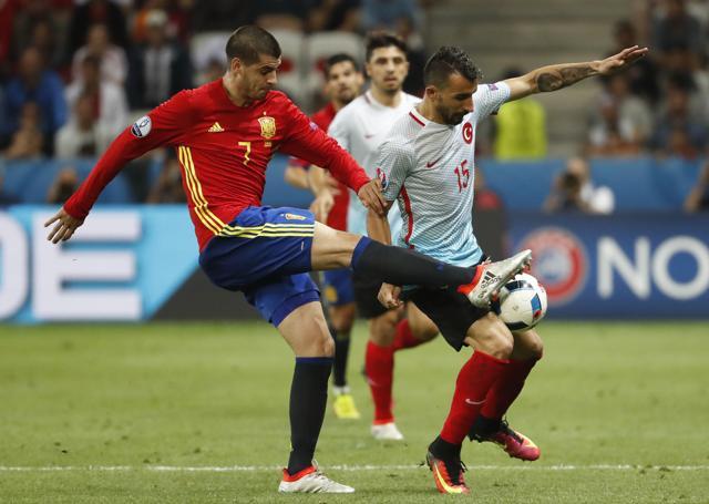 Spain's Alvaro Morata in action with Turkey's Mehmet Topal. (Reuters Photo) Spain's Alvaro Morata in action with Turkey's Mehmet Topal. (Reuters Photo)