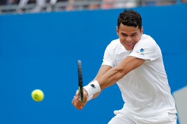Canada's Milos Raonic returns to Britain's Andy Murray during their men's singles final match in the ATP Aegon Championships tennis tournament at the Queen's Club in west London. (AFP Photo) Canada's Milos Raonic returns to Britain's Andy Murray during their men's singles final match in the ATP Aegon Championships tennis tournament at the Queen's Club in west London. (AFP Photo)