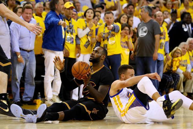 LeBron James #23 of the Cleveland Cavaliers and Stephen Curry #30 of the Golden State Warriors sit on the court after the play (AFP) LeBron James #23 of the Cleveland Cavaliers and Stephen Curry #30 of the Golden State Warriors sit on the court after the play (AFP)