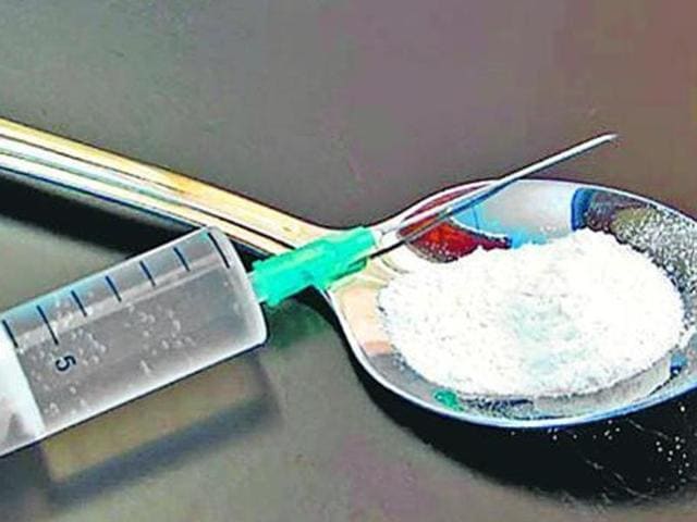 Just how easy is it to find drugs in Punjab? Watch the video below to find out! Just how easy is it to find drugs in Punjab? Watch the video below to find out!