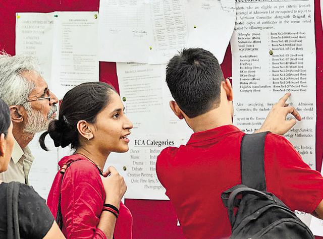 The first cutoff at St Stephen’s College this year saw a dip in almost all courses but principals feel this may not be the case in other colleges. Many college principals said the cutoff can go 1-2% higher than last year.(Mishty Tahiliani/HT File)