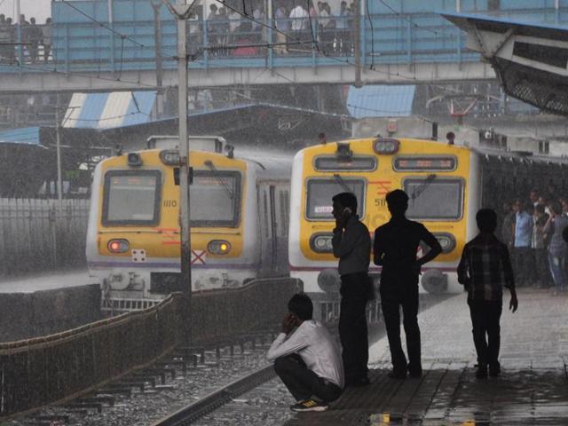 Stranded passengers at Lower Parel station. (BHUSHAN KOYANDE) Stranded passengers at Lower Parel station. (BHUSHAN KOYANDE)