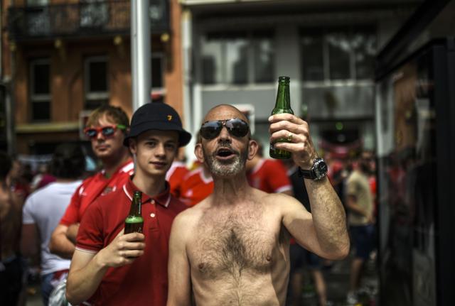 Wales' supporters pose downtown Toulouse on June 20, 2016 before the Euro 2016 football match of Russia vs Wales. (AFP) Wales' supporters pose downtown Toulouse on June 20, 2016 before the Euro 2016 football match of Russia vs Wales. (AFP)