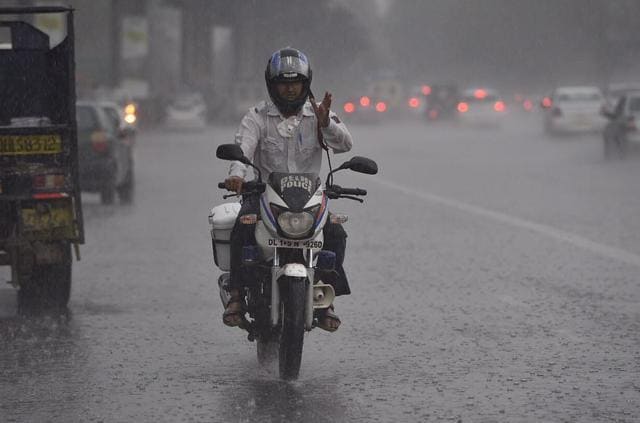 A Delhi Traffic Police officer rides amid rains. (Ravi Choudhary/ HT Photo) A Delhi Traffic Police officer rides amid rains. (Ravi Choudhary/ HT Photo)
