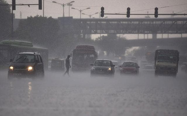 Traffic slowed down in the Capital as first monsoon rains hit on Monday. (Ravi Choudhary/ HT Photo) Traffic slowed down in the Capital as first monsoon rains hit on Monday. (Ravi Choudhary/ HT Photo)