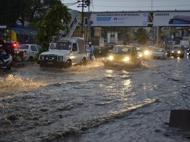 Traffic moves slowly along Jyoti Talkies road in Bhopal on Monday evening after heavy showers lashed the state capital . (Mujeeb Faruqui/ HT photo) Traffic moves slowly along Jyoti Talkies road in Bhopal on Monday evening after heavy showers lashed the state capital . (Mujeeb Faruqui/ HT photo)