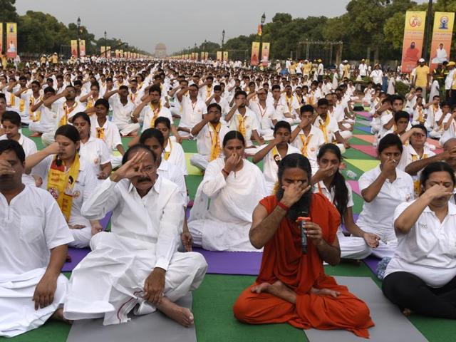 Union minister Venkaiah Naidu practices yoga with Ramdev and Acharya Balkrishan at Rajpath. (sonu mehta/ht photo) Union minister Venkaiah Naidu practices yoga with Ramdev and Acharya Balkrishan at Rajpath. (sonu mehta/ht photo)