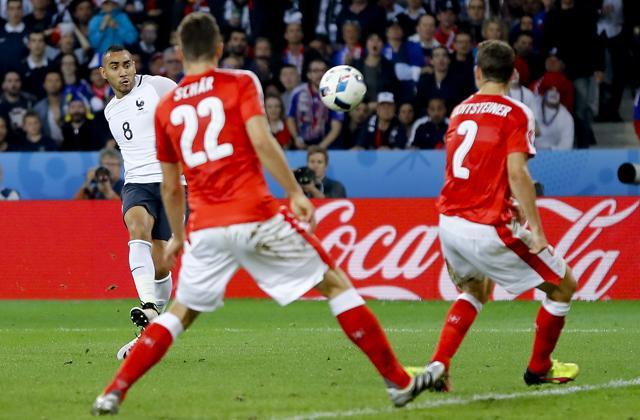 Payet’s shot pinged off the crossbar. (AP) Payet’s shot pinged off the crossbar. (AP)