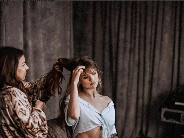 That’s how Selena Gomez looks while prepping for a show. (Instagram) 