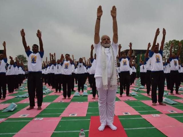 PM Narendra Modi performs yoga at Capitol Complex , Chandigarh.(Photo courtesy: @PIB_India on Twitter)