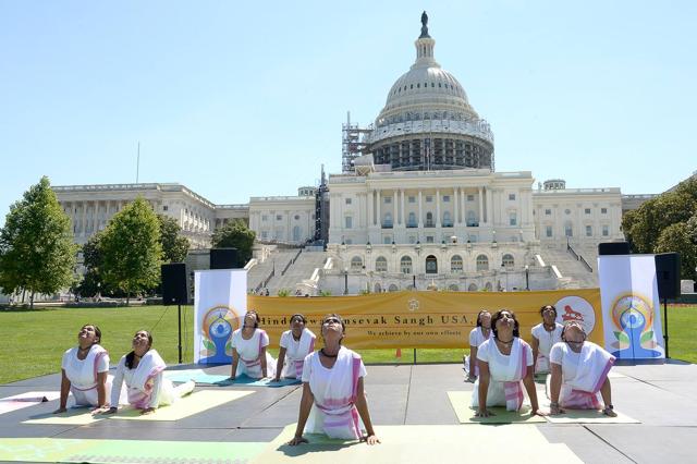 Yoga at Capitol Hill. Enthusiasts come together in Washington DC for Yoga Day celebrations. (Photo: @MEAIndia ) Yoga at Capitol Hill. Enthusiasts come together in Washington DC for Yoga Day celebrations. (Photo: @MEAIndia )