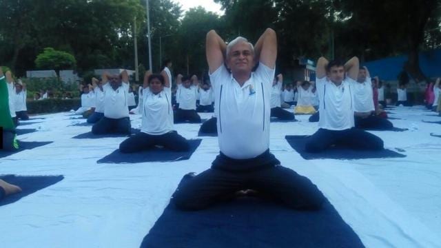 Indian Navy chief Admiral Sunil Lanba during a yoga session in Delhi. (ANI) Indian Navy chief Admiral Sunil Lanba during a yoga session in Delhi. (ANI)