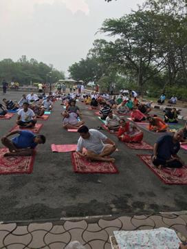 There were about 150 participants, many of them regulars for years, to perform yoga at Sukhna Lake. (Hillary Victor/HT Photo) There were about 150 participants, many of them regulars for years, to perform yoga at Sukhna Lake. (Hillary Victor/HT Photo)