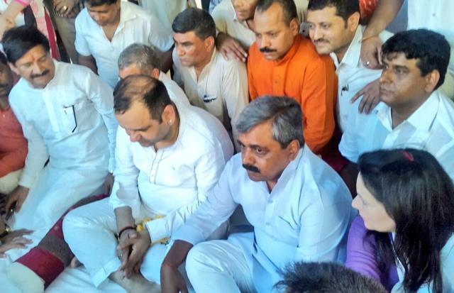 Girri performed yoga outside Kejriwal’s residence where he has been protesting since Sunday evening. (BJP Delhi’s Twitter Handle) Girri performed yoga outside Kejriwal’s residence where he has been protesting since Sunday evening. (BJP Delhi’s Twitter Handle)