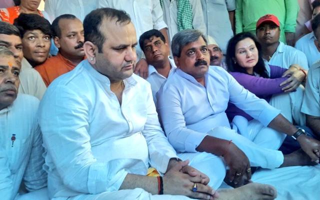 Girri performed yoga outside Kejriwal’s residence where he has been protesting since Sunday evening. (BJP Delhi’s Twitter Handle) Girri performed yoga outside Kejriwal’s residence where he has been protesting since Sunday evening. (BJP Delhi’s Twitter Handle)