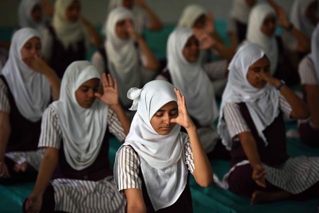 Students of NH School perform yoga at Mira Road near Mumbai . (Pratham Gokhale/HT Photo) Students of NH School perform yoga at Mira Road near Mumbai . (Pratham Gokhale/HT Photo)