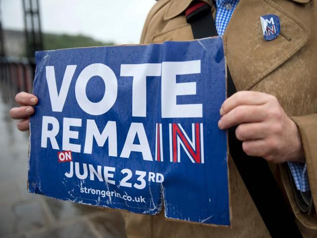 Campaigners hold placards for 'Britain Stronger in Europe', the official 'Remain' campaign group seeking to avoid a Brexit, ahead of the forthcoming EU referendum, in London on June 20, 2016.(AFP)