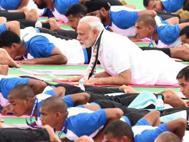 Prime Minister Narendra Modi performs yoga at Capitol Complex in Chandigarh.(Sanjeev Sharma/HT Photo)