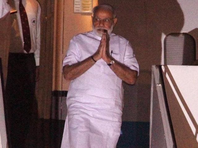 Prime Minister Narendra Modi getting off the aircraft at the Chandigarh airport on Monday night.(DPR Photo) Prime Minister Narendra Modi getting off the aircraft at the Chandigarh airport on Monday night.(DPR Photo)