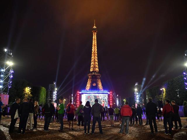 Football supporters watch the Euro 2016 group B football match between Slovakia and England at Paris' fan zone near the Eiffel tower on the Champs de Mars in Paris. (AFP Photo)