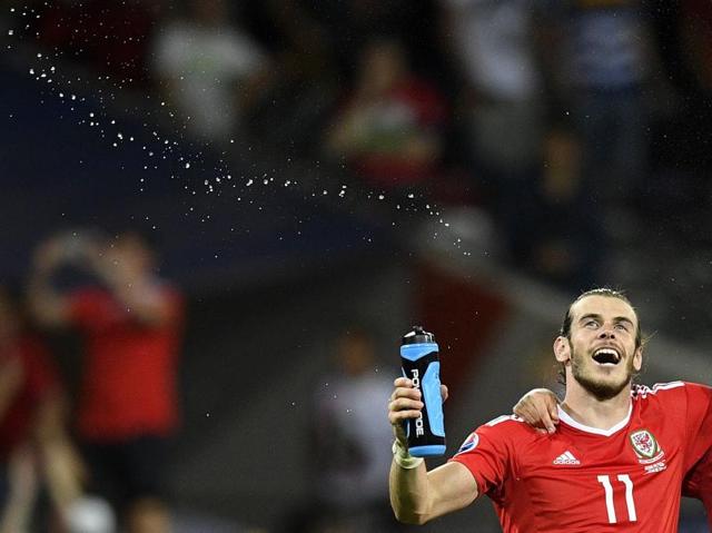 Wales' forward Gareth Bale celebrates the team's 3-0 win against Russia in the Euro 2016 group B football match. (AFP Photo)