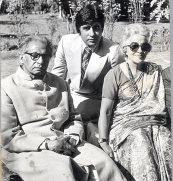Haribansh Rai Bachchan, Amitabh Bachchan and Teji Bachchan. (HT File) Haribansh Rai Bachchan, Amitabh Bachchan and Teji Bachchan. (HT File)