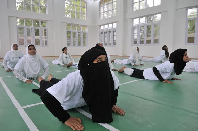 Kashmiri school students perform Yoga exercises in Srinagar. (Waseem Andrabi/HT Photo) Kashmiri school students perform Yoga exercises in Srinagar. (Waseem Andrabi/HT Photo)