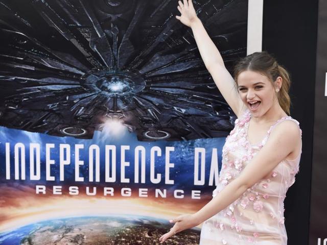 Joey King arrives at the premiere of the film which will have aliens attacking the earth once again. (Chris Pizzello/Invision/AP)