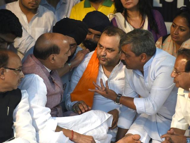 Rajnath Singh with Maheish Girri on Tuesday. (Sonu Mehta/ Hindustan Times) Rajnath Singh with Maheish Girri on Tuesday. (Sonu Mehta/ Hindustan Times)