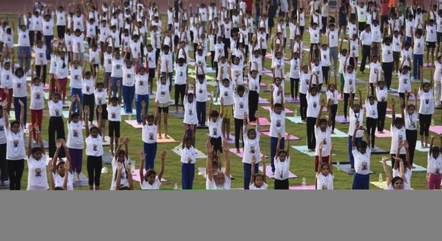 Delhi deputy chief minister Manish Sisodia performs yoga with school students at Chhatrasal Stadium in New Delhi. (Sonu Mehta/HT Photo) Delhi deputy chief minister Manish Sisodia performs yoga with school students at Chhatrasal Stadium in New Delhi. (Sonu Mehta/HT Photo)