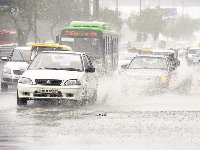 According to weatherman, the temperature is not expected to go above 41 degrees in the remaining few days of June. (Raj K Raj /HT File) According to weatherman, the temperature is not expected to go above 41 degrees in the remaining few days of June. (Raj K Raj /HT File)