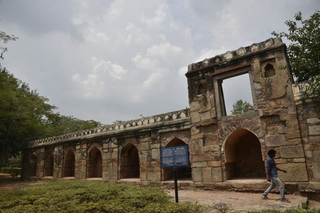 Darwesh Shah Ki Masjid lies inside a DDA park in Gulmohar Park. (Tribhuwan Sharma / HT Photo) Darwesh Shah Ki Masjid lies inside a DDA park in Gulmohar Park. (Tribhuwan Sharma / HT Photo)