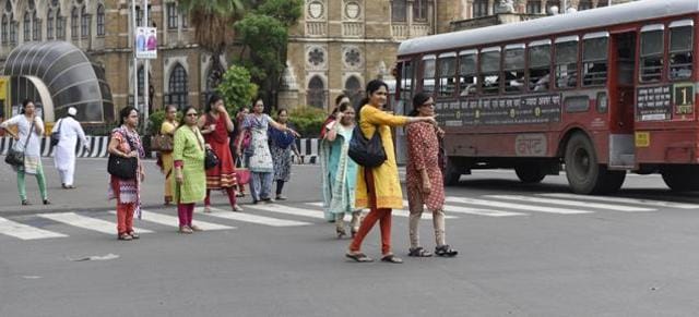 People wait for cabs at Chattrapati Shivaji Terminus. (Anshuman Poyrekar/ HT Photo) People wait for cabs at Chattrapati Shivaji Terminus. (Anshuman Poyrekar/ HT Photo)