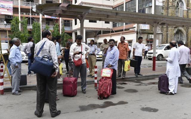 People wait for cabs outside Chattrapati Shivaji Terminus. (Anshuman Poyrekar/ HT Photo) People wait for cabs outside Chattrapati Shivaji Terminus. (Anshuman Poyrekar/ HT Photo)