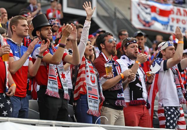 CHICAGO, IL - JUNE 07: Fans cheer as the United States team arrives on the field for warm-ups before a match against Costa Rica in the 2016 Copa America Centenario at Soldier Field on June 7, 2016 in Chicago, Illinois. Jonathan Daniel/Getty Images/AFP == FOR NEWSPAPERS, INTERNET, TELCOS & TELEVISION USE ONLY == (AFP) CHICAGO, IL - JUNE 07: Fans cheer as the United States team arrives on the field for warm-ups before a match against Costa Rica in the 2016 Copa America Centenario at Soldier Field on June 7, 2016 in Chicago, Illinois. Jonathan Daniel/Getty Images/AFP == FOR NEWSPAPERS, INTERNET, TELCOS & TELEVISION USE ONLY == (AFP)