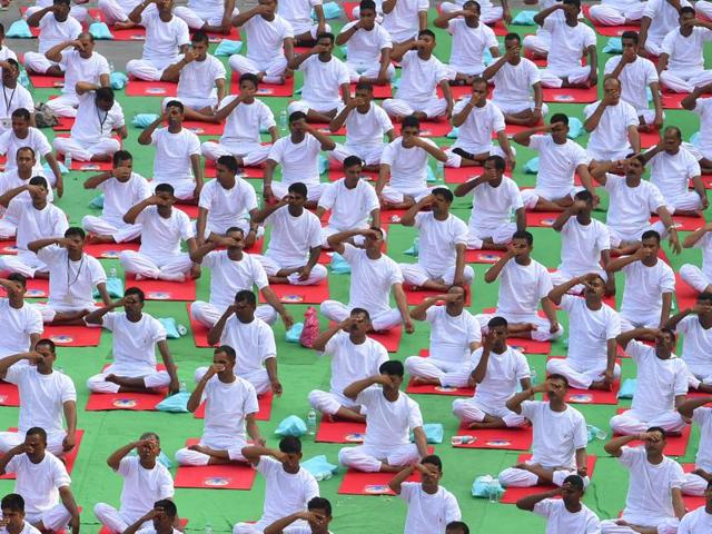 People participate in mass yoga demonstrations in Delhi. (Raj K Raj/HT Photo) People participate in mass yoga demonstrations in Delhi. (Raj K Raj/HT Photo)