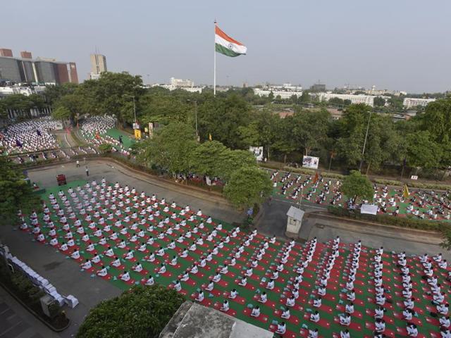 Delhiites turned out in large numbers to celebrate International Yoga Day. (Raj K Raj/HT Photo) Delhiites turned out in large numbers to celebrate International Yoga Day. (Raj K Raj/HT Photo)