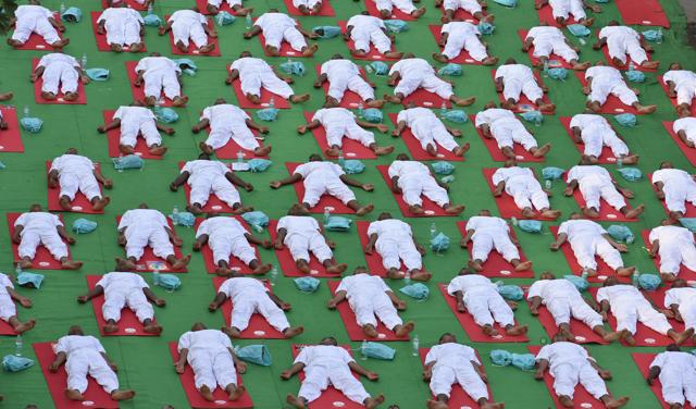 People practice a yoga asana in Delhi. (Raj K Raj/HT Photo) People practice a yoga asana in Delhi. (Raj K Raj/HT Photo)